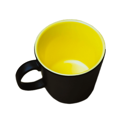 Svart kopp med gul insida